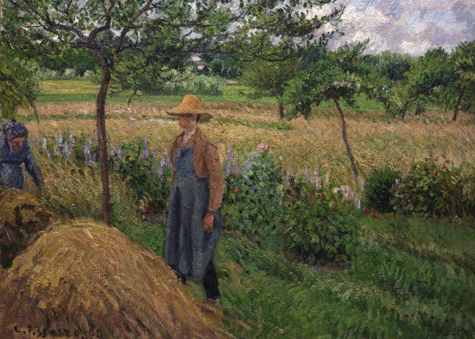 7022 Gardener in front of a haystack